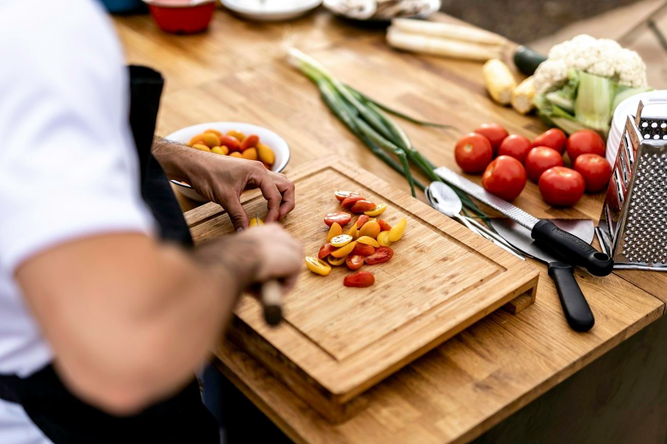 Mealo chef cooking fresh food at home